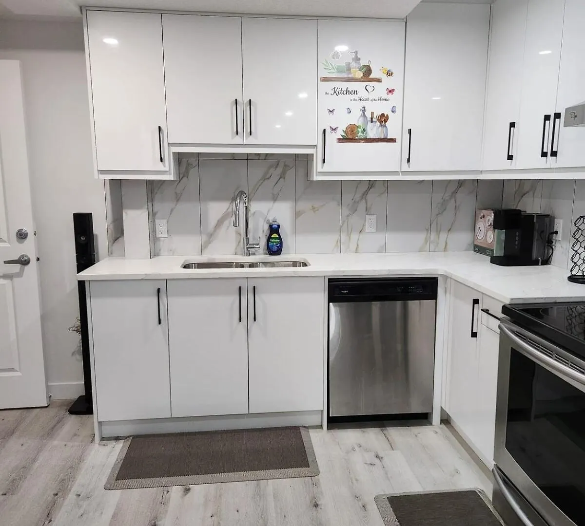 2 Bedrooms Luxury Basement Suite Close To Calgary Airport 0*,  カナダ