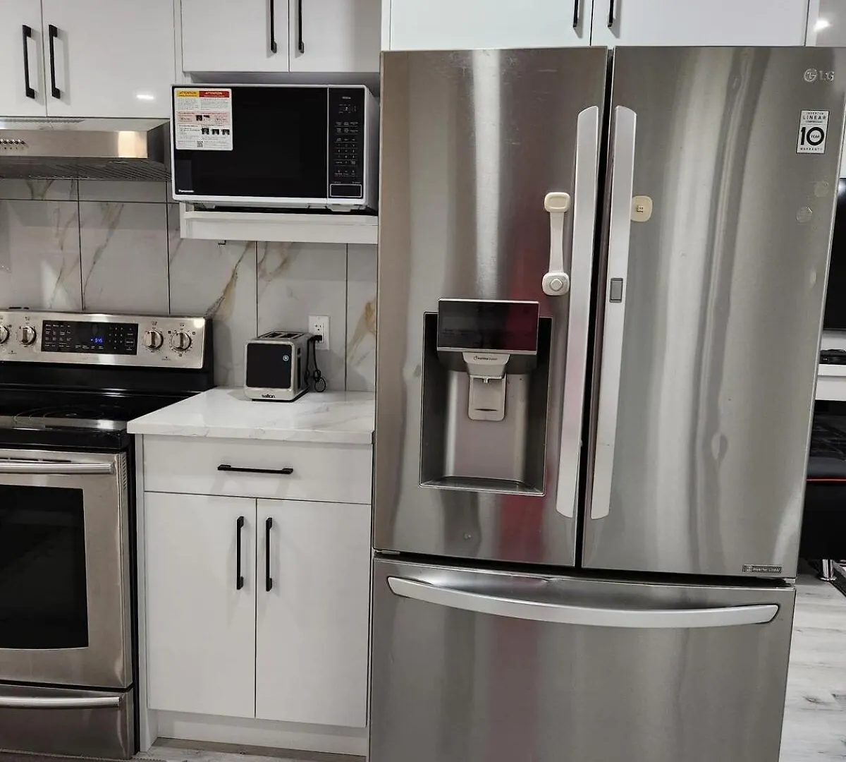 2 Bedrooms Luxury Basement Suite Close To Calgary Airport アパート