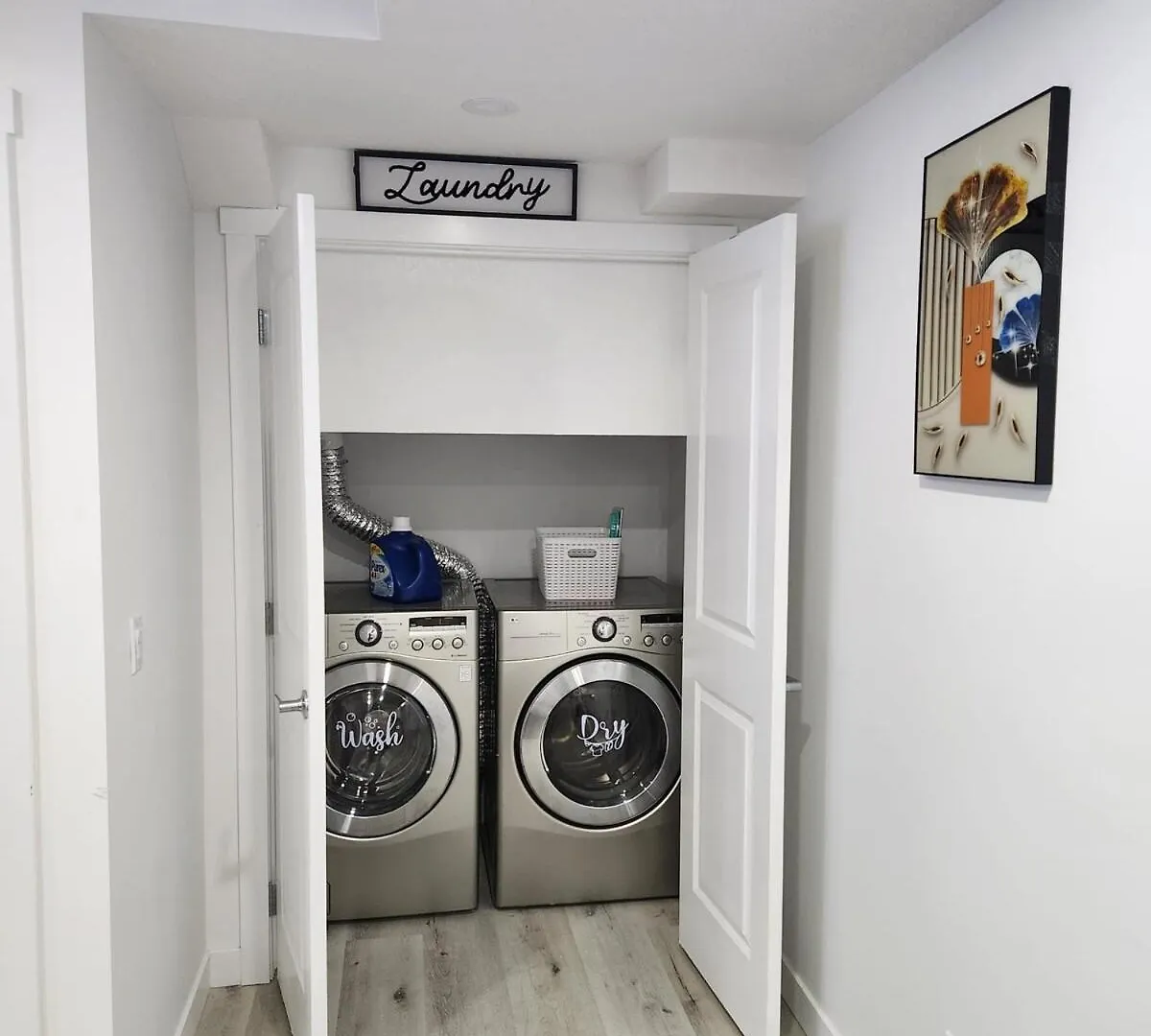 2 Bedrooms Luxury Basement Suite Close To Calgary Airport 0*,